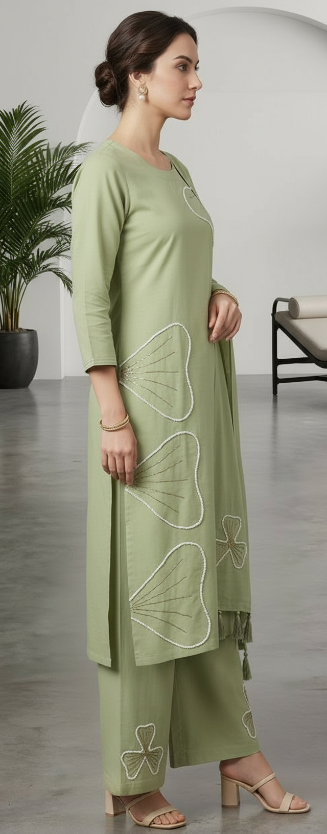 Stylish Cambric Cotton Girlish Embroidered Suit Green / HC002388 view 2
