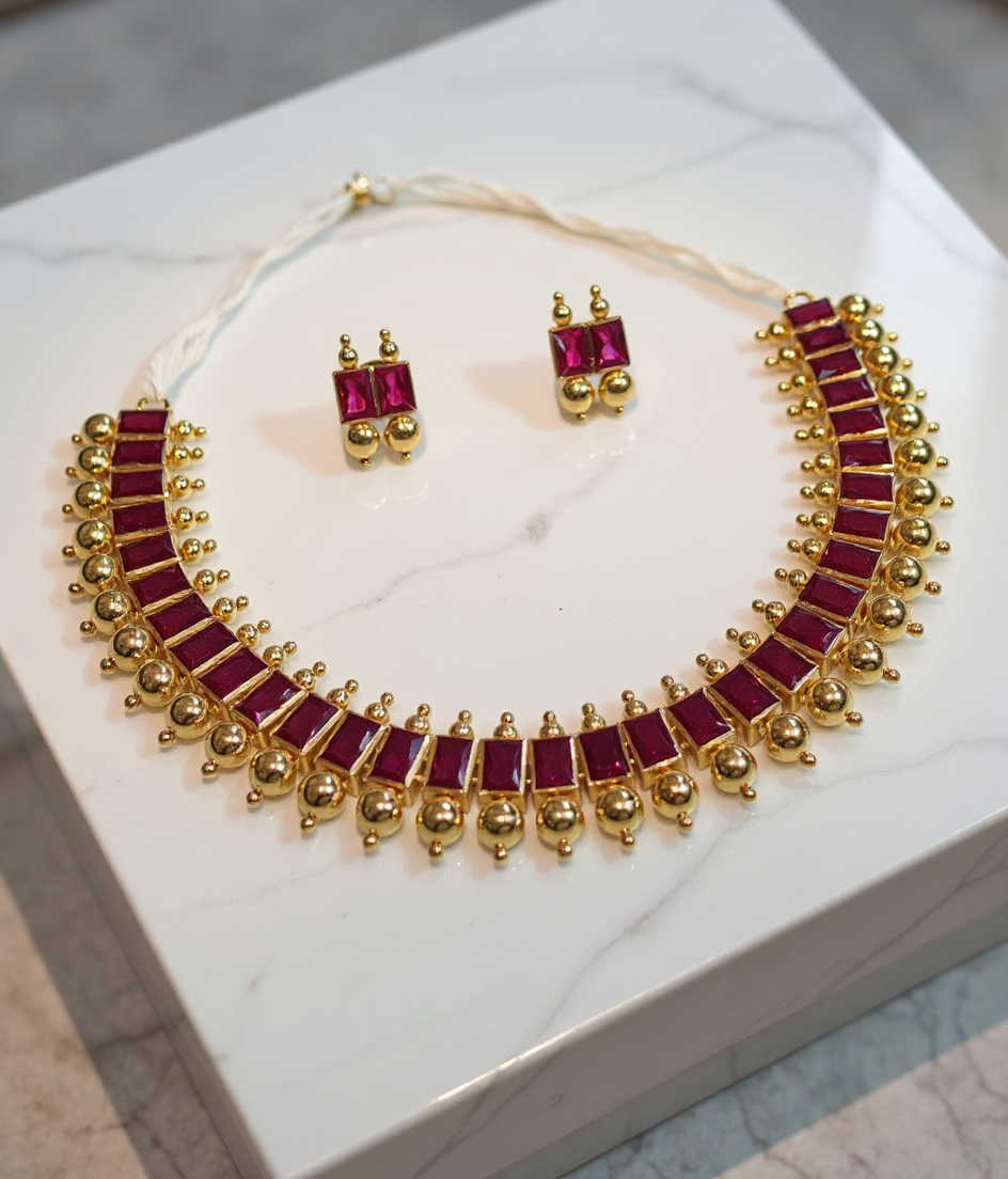 Elegant Gold Gejjae Adige with Red Glass Stone Accents