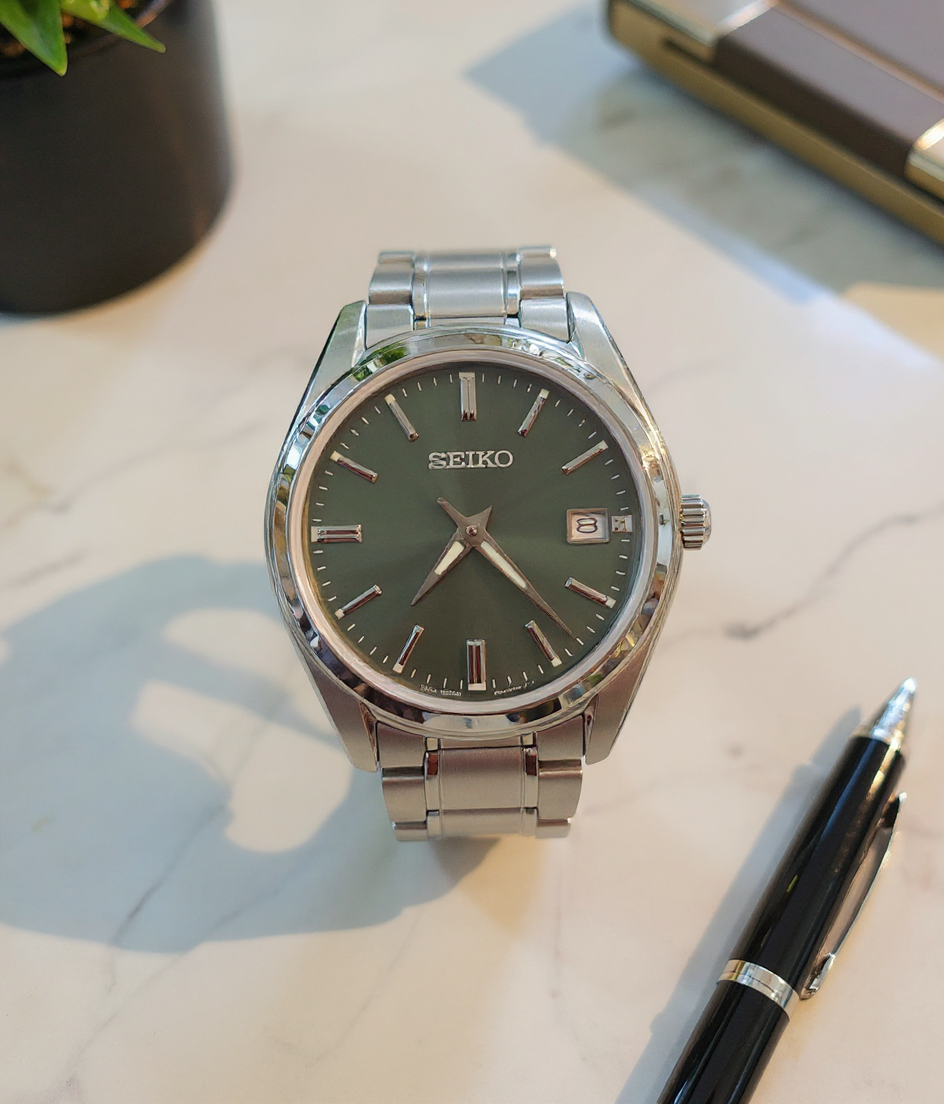 Seiko Green Dial SUR527P1 view 4