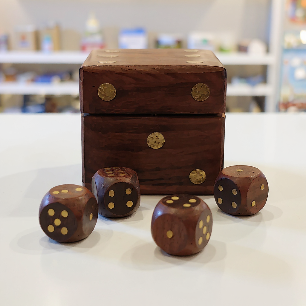 5 Dices With Case