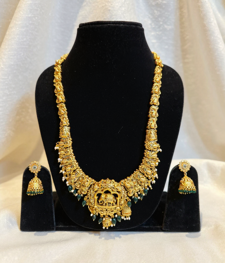 Temple Jewellery Set view 3