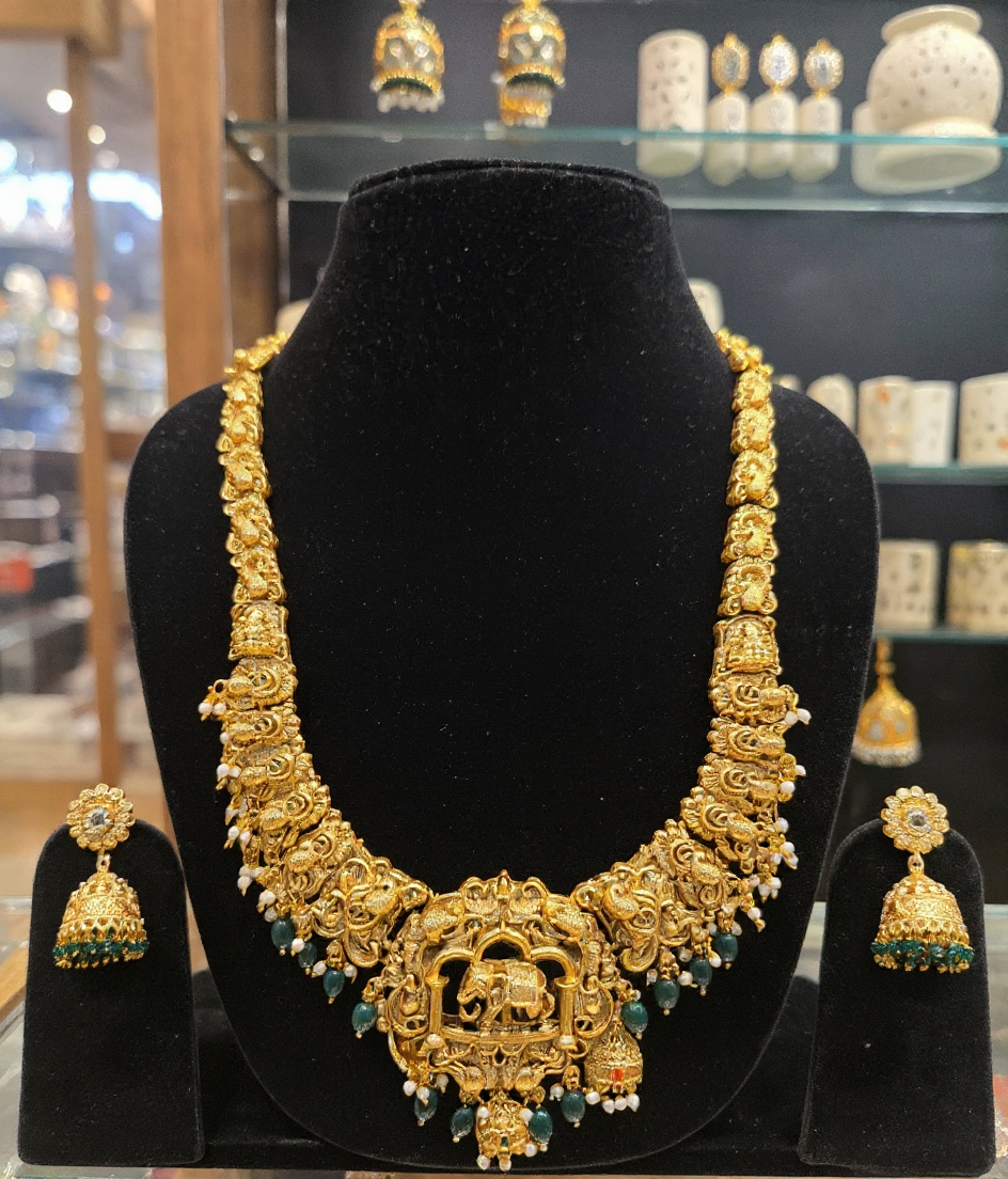 Temple Jewellery Set view 2