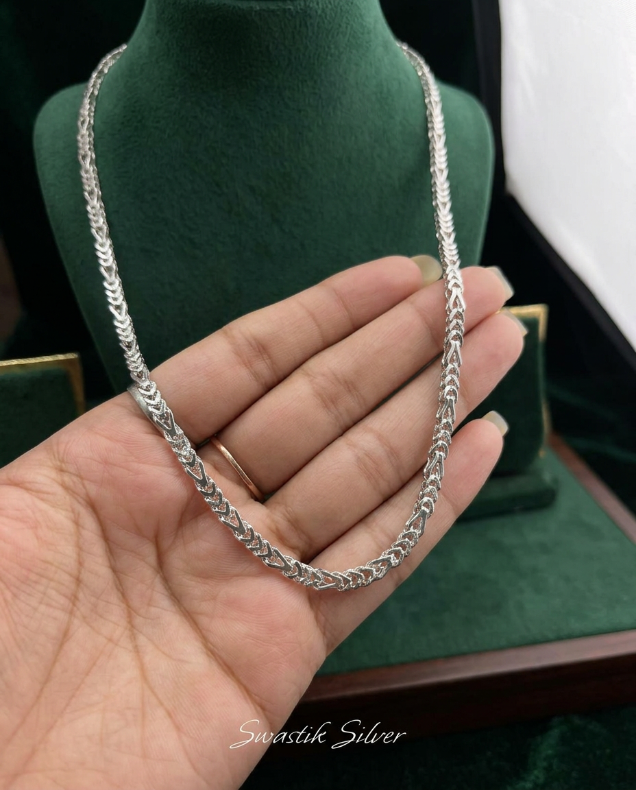 Knight's Weave Chain view 3
