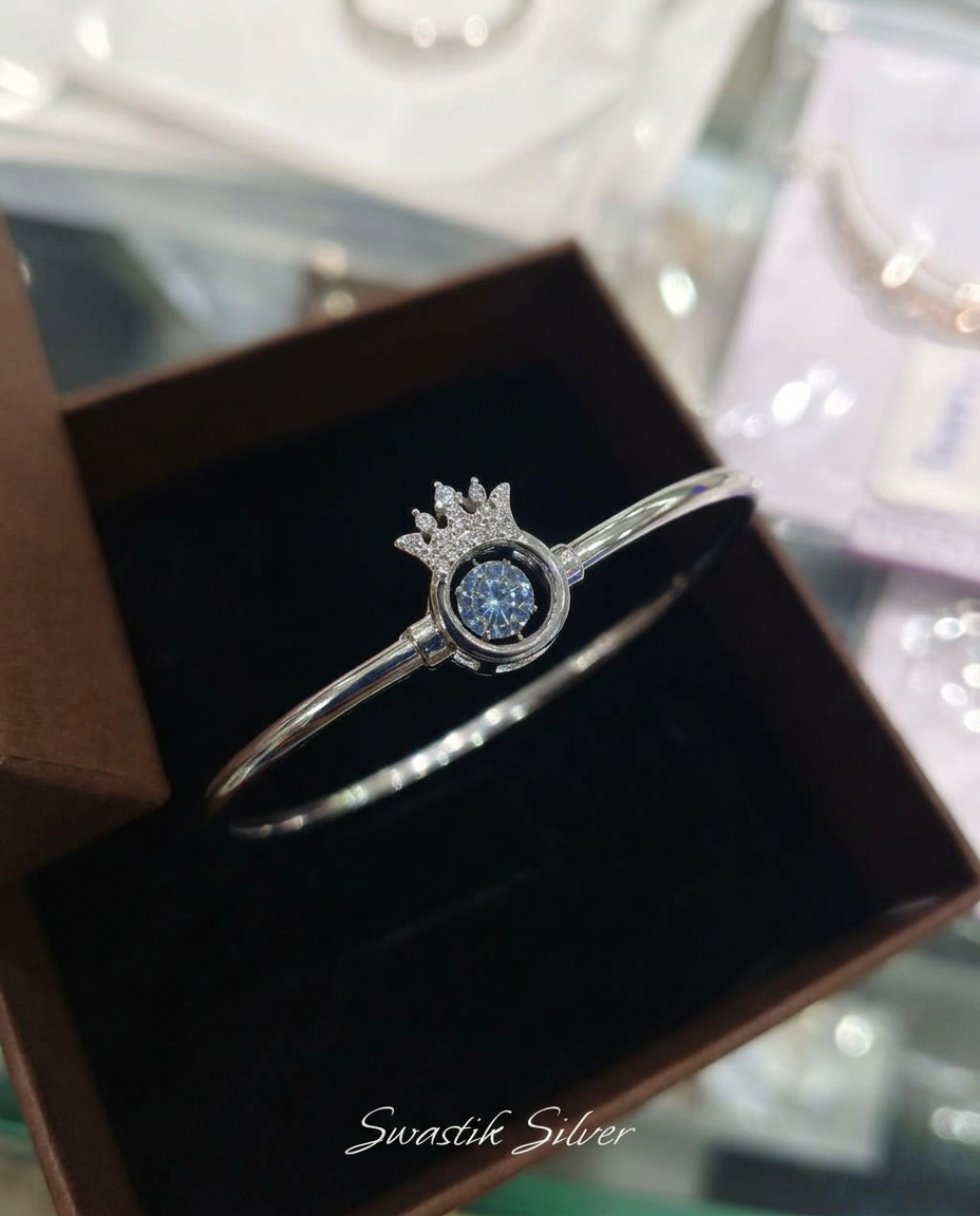 Royal Tiara Solitaire Silver Openable Bracelet view 2