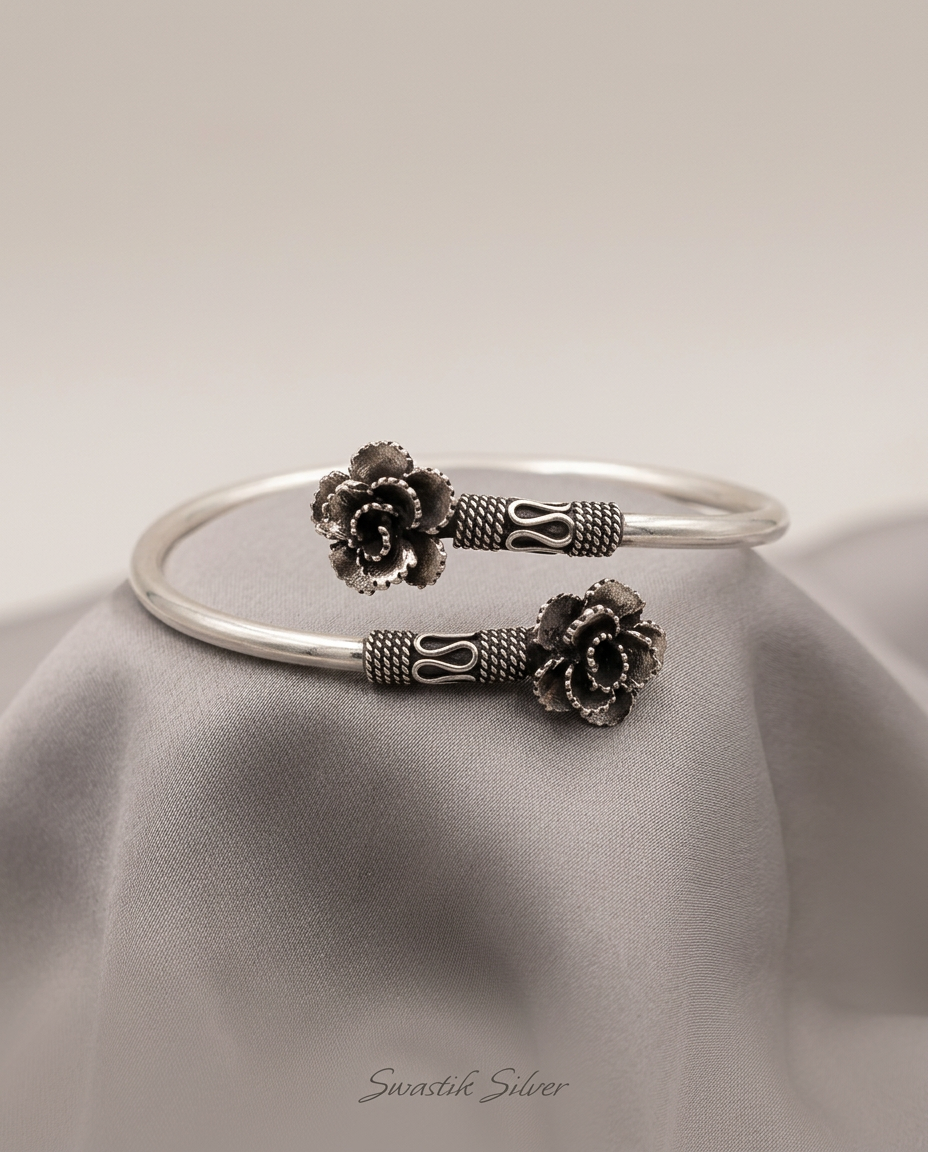 Black Rose Bloom Bracelet